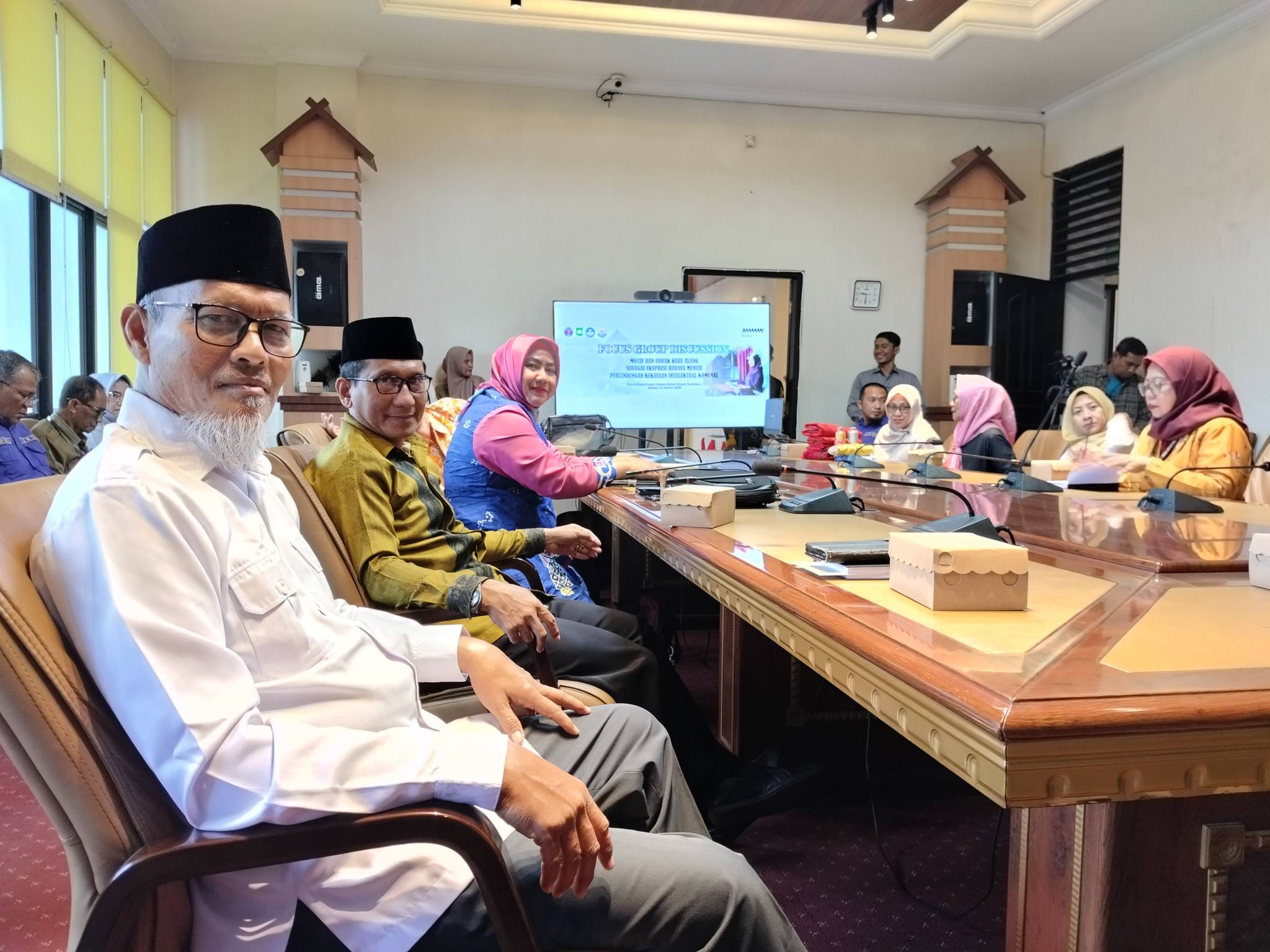 Ketua Pajatu Adat LATS Menghadiri FGD Motif dan Corak Kre Alang Dukung Pendaftaran KIK di Sumbawa